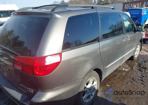 2004 Toyota Sienna Xle Limited z USA, uszkodzony, nr VIN 5TDZA22C94S137626
